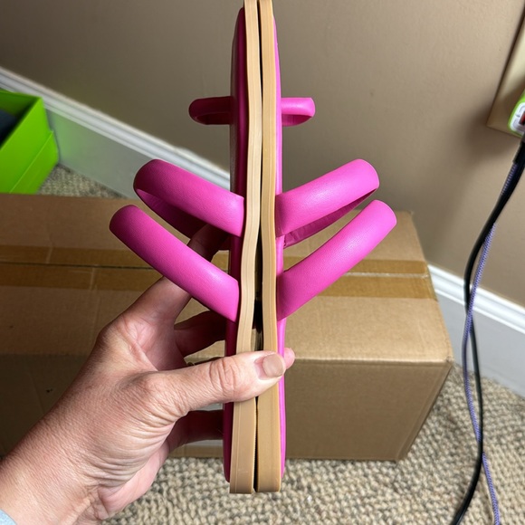 NWOT • Dolce Vita • Nixia 🩷 Magenta Stella • Size 8 • Cozy, flat slides! 😍 - Picture 6 of 12